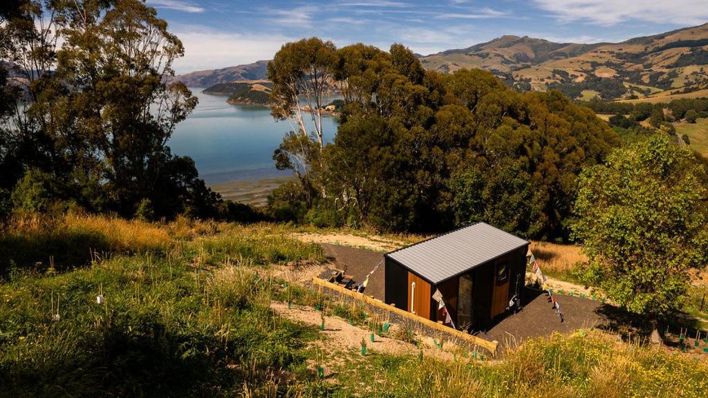 Kukupa Puni At Akaroa Lavender By Tiny Away Vila Duvauchelle Exterior foto